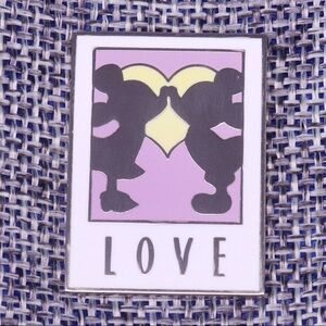 🆕 DISNEY Mickey Mouse Love Enamel Pin Brooch
